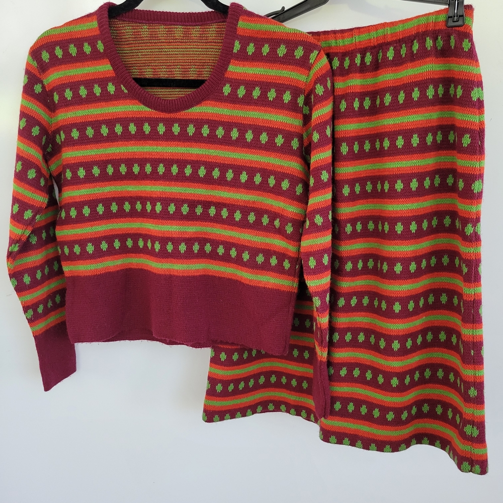 Unique Matching Set! Sweater+Midi Skirt.